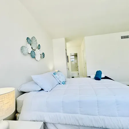 Coastal Charm: Waterfront With Free Parking - Walk To Beach North Miami Beach Extérieur photo