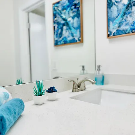 Coastal Charm: Waterfront With Free Parking - Walk To Beach North Miami Beach Extérieur photo