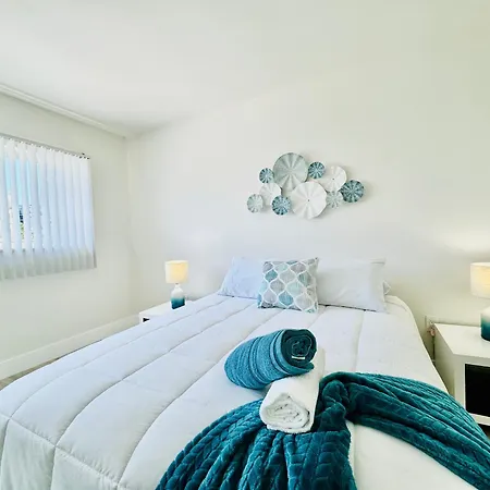 Coastal Charm: Waterfront With Free Parking - Walk To Beach North Miami Beach Extérieur photo