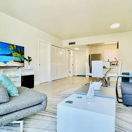 Coastal Charm: Waterfront With Free Parking - Walk To Beach North Miami Beach Extérieur photo