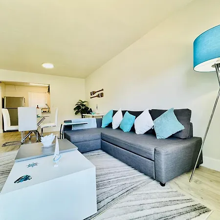 Coastal Charm: Waterfront With Free Parking - Walk To Beach North Miami Beach Extérieur photo