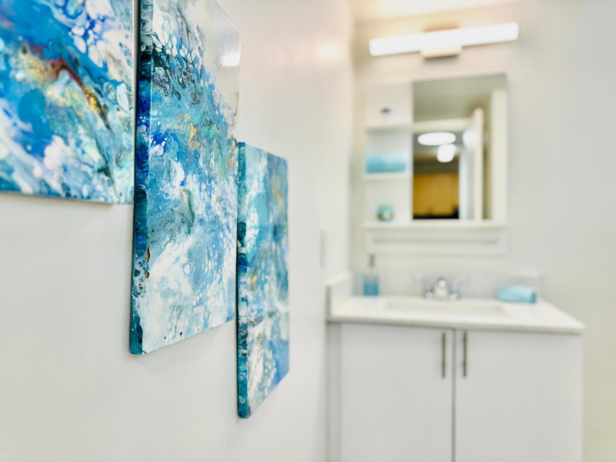 Coastal Charm: Waterfront With Free Parking - Walk To * North Miami Beach